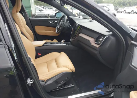 2023 Volvo Xc60 B6 Ultimate Dark Theme z USA, uszkodzony, nr VIN YV4062RXXP1310880